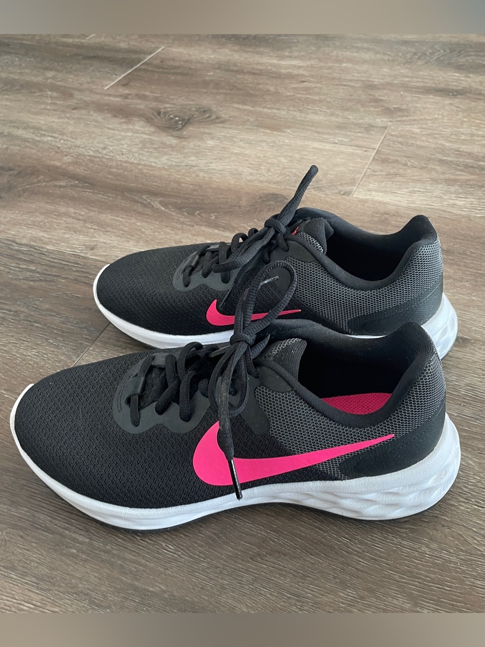 Women’s Nike Revolutions 9.5